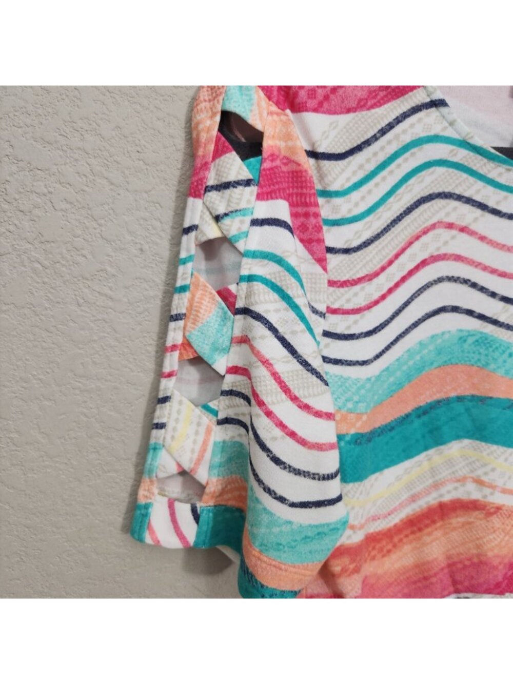 Chicos Multicolor Striped Cutout Sleeve Top Size 1 NWT - Picture 3 of 13